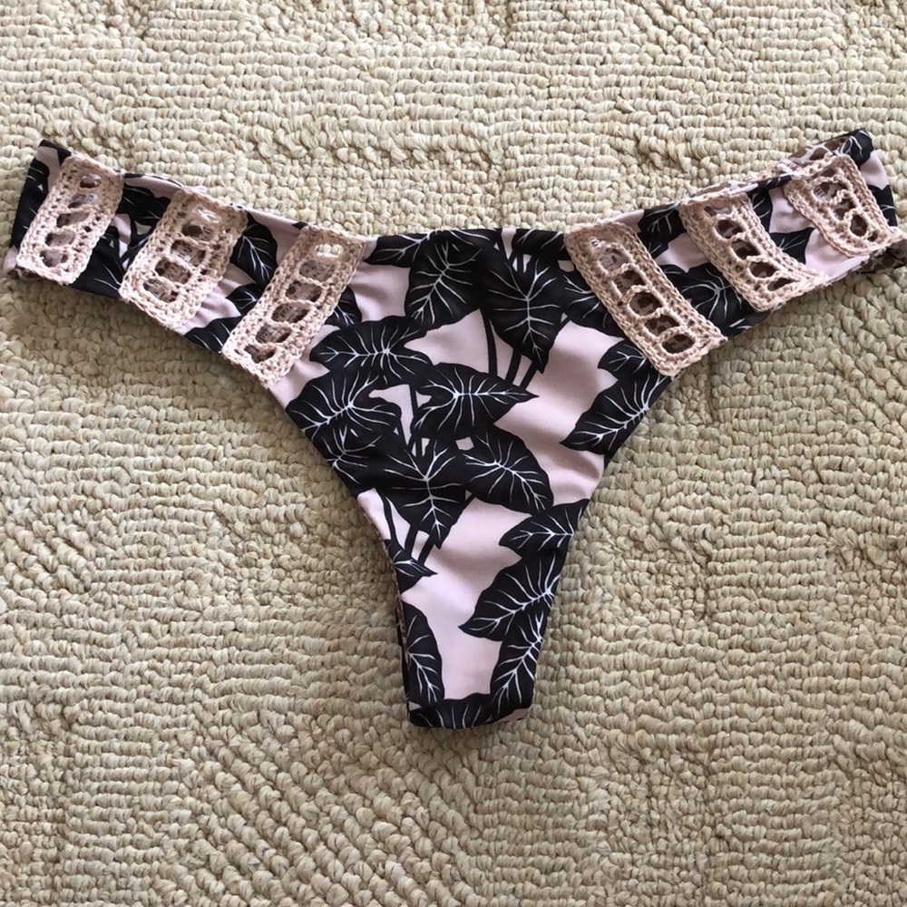 BRAND NEW acacia cloudbreak bottoms